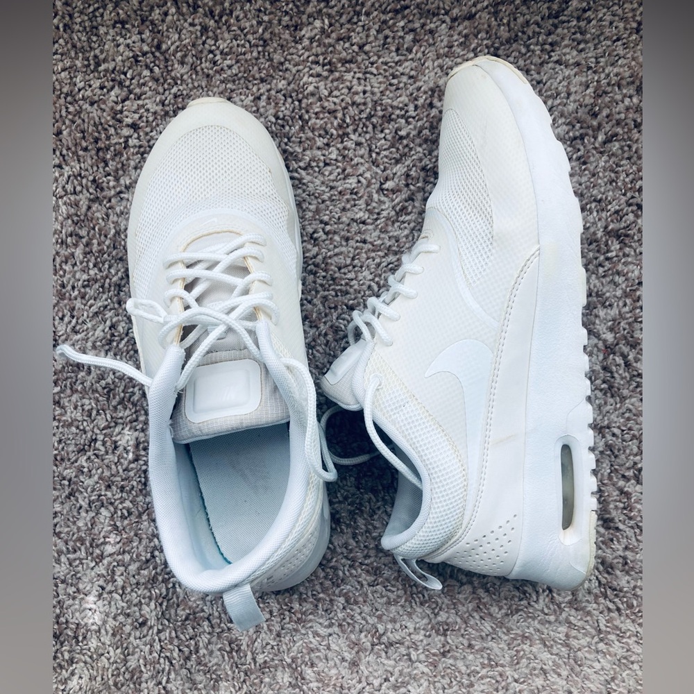 Women's Cream/White Nike Sneaker Size 6 - Picture 3 of 7